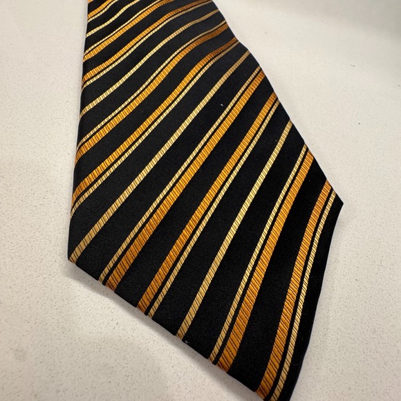 Geoffrey Beene Tie Classic Luxury Gold and Black Stripe 100% Silk Hand Made‎ - Picture 1 of 7
